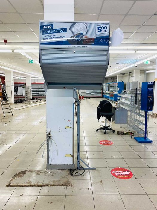 Бокс стелаж за цигари със стойка