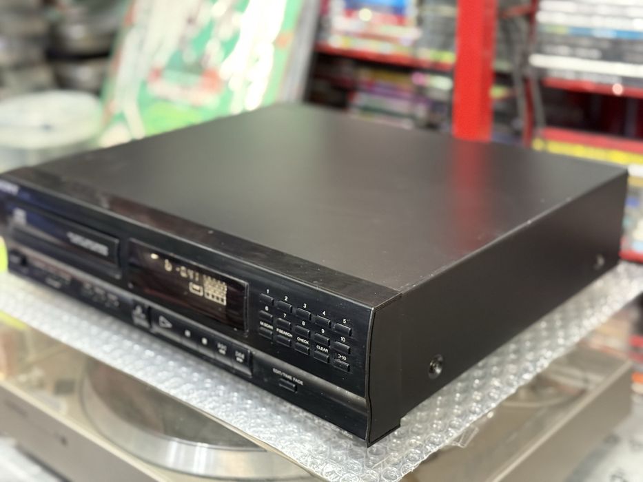 Sony CDP M202  проигрыватель компакт дисков с пультом