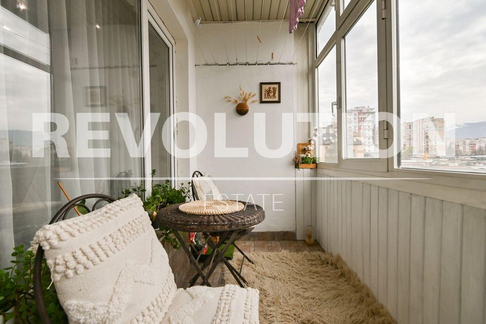 Тристаен апартамент в ж.к. Люлин 2.