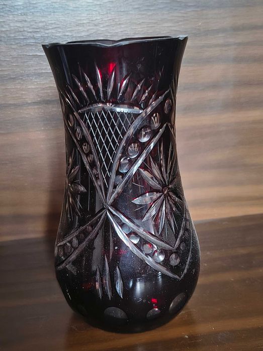 Ваза от рубинен кристал, 19 см