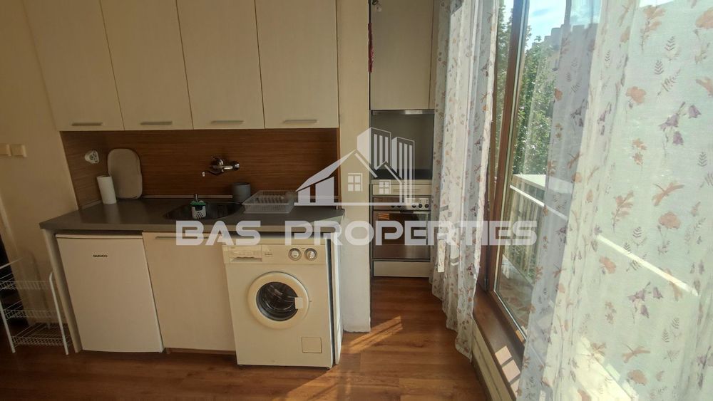 Дава се под наем Двустаен апартамент в София, Център - 49 кв.м за 561 € - Снимка #3