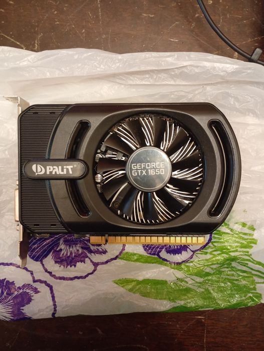 Vând placa Video nvidia GeForce gtx 1650 de 4 GB preț 550 lei