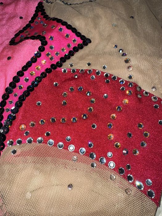 Продам купальник для художественной гимнастики, абсолютно новый