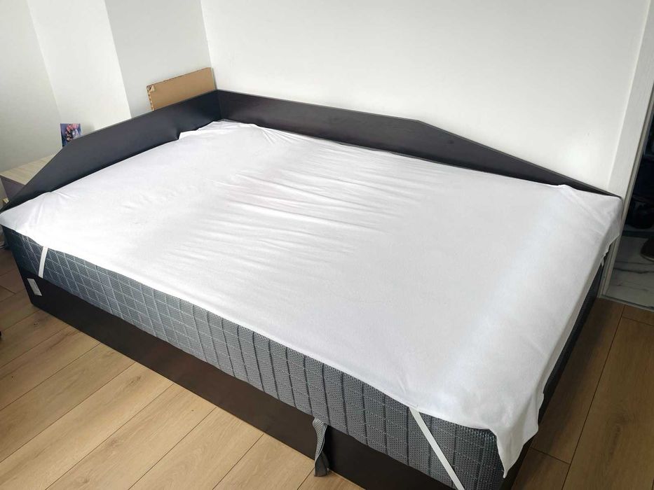 Легло персон и половина с чисто нов еднолицев матрак Sleepy + бюро