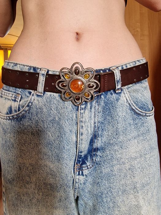 Кожен колан с цвете