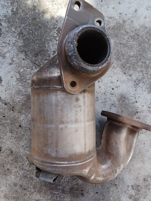 Catalizator 1.5 dci euro 4 gol pe dinauntru