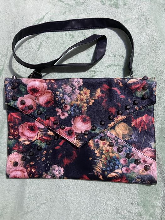 Сумка клатч на ремешке