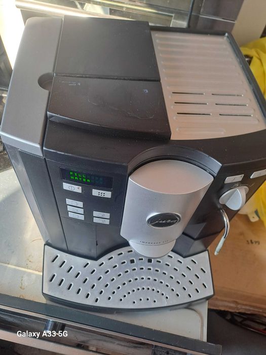 Продавам кафе машина робот Jura