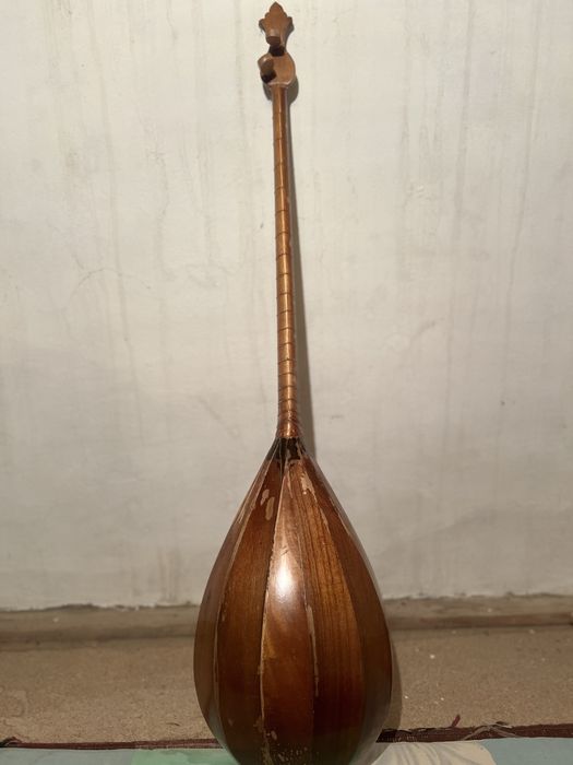 Домбыра сатылда