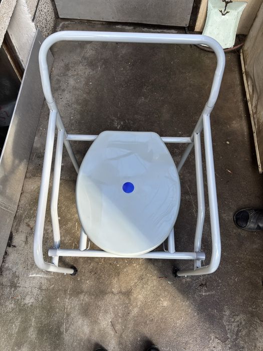 Тоалетен стол ….