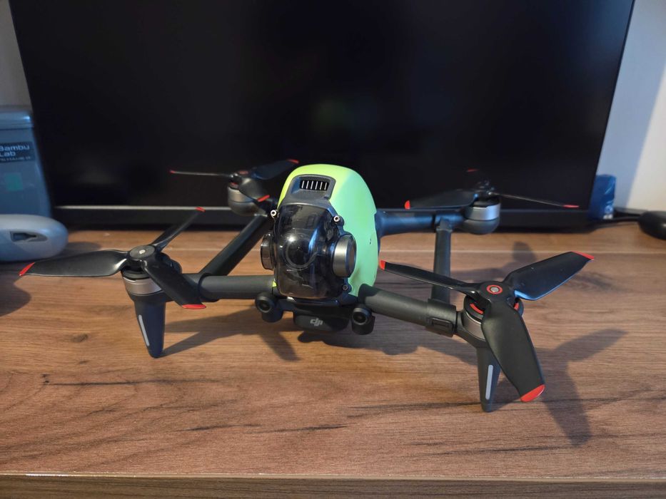 DJI FPV дрон,контролер,батерия и зарядно