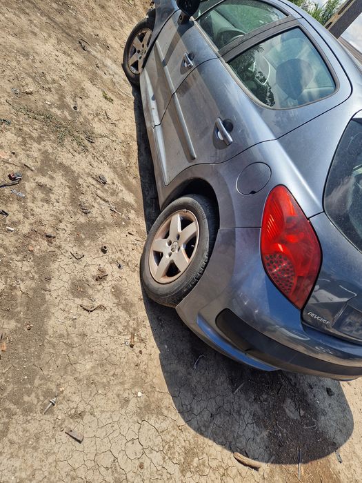 Dezmembrez Peugeot 207 1.4 hdi