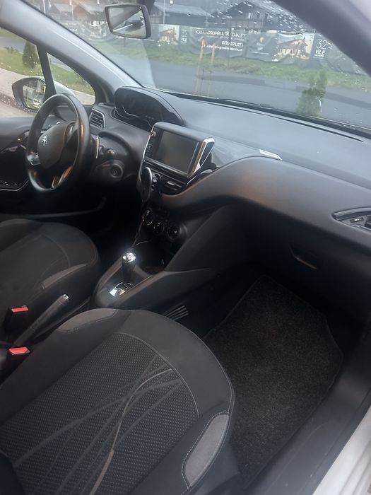 Peugeot 208 1.4 diesel 2012 in 3 usi cutie automata (robotizata)