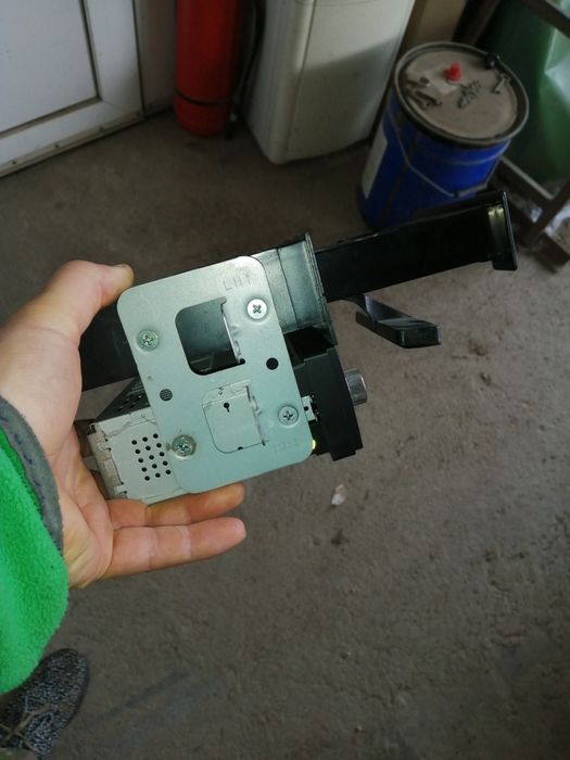 navara d22, suport pahar și radio
