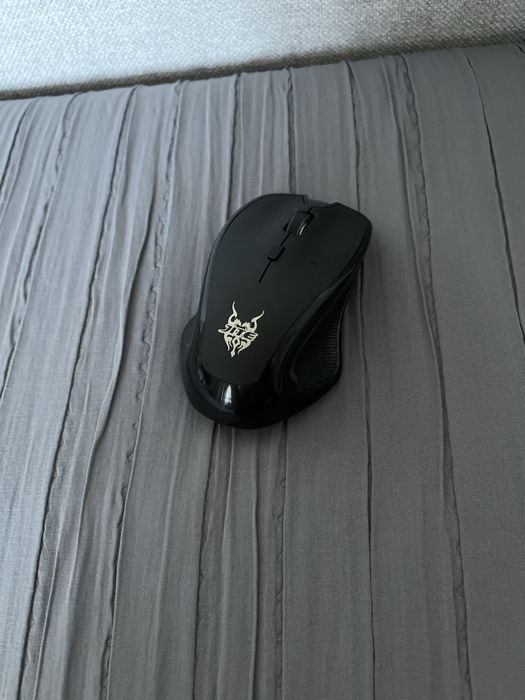 Беспроводная мышь (без адаптера, на запчасти)