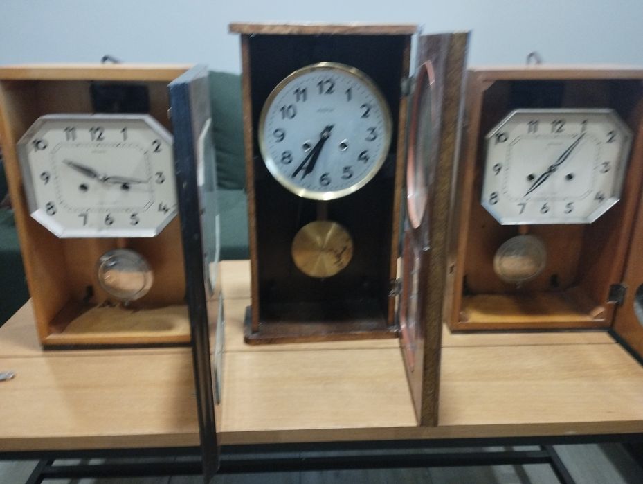 Стари стенни часовници