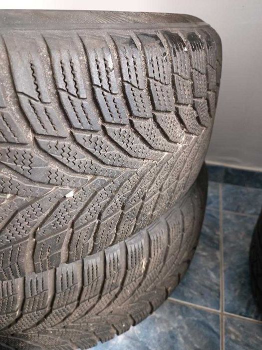 2 броя зимни гуми 215/45/18