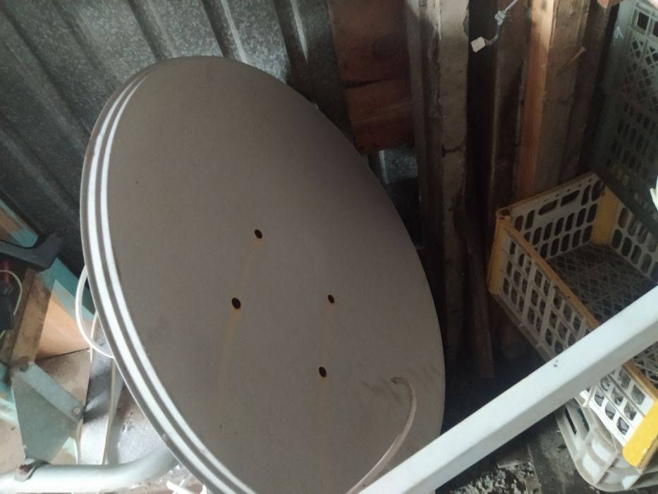 Спутниковая тарелка.