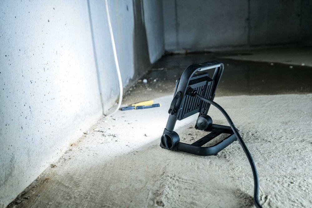 Переносной светодиодный прожектор 30W. Brennenstuhl