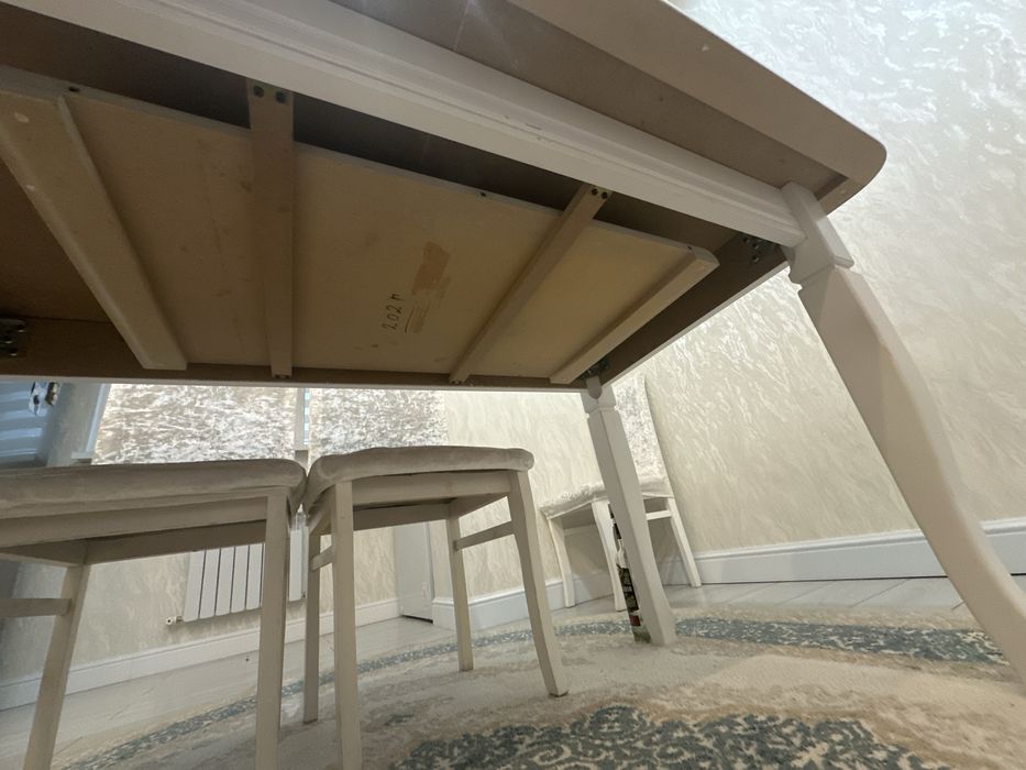 Стол кухонный без стульев