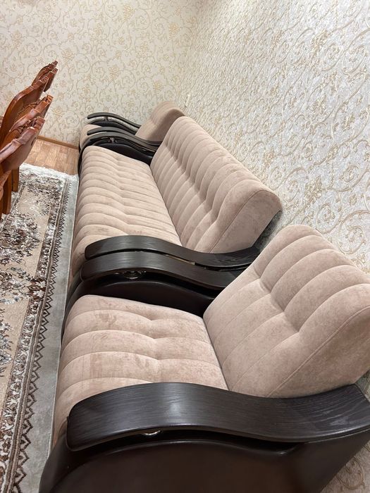 Продам диван с креслами