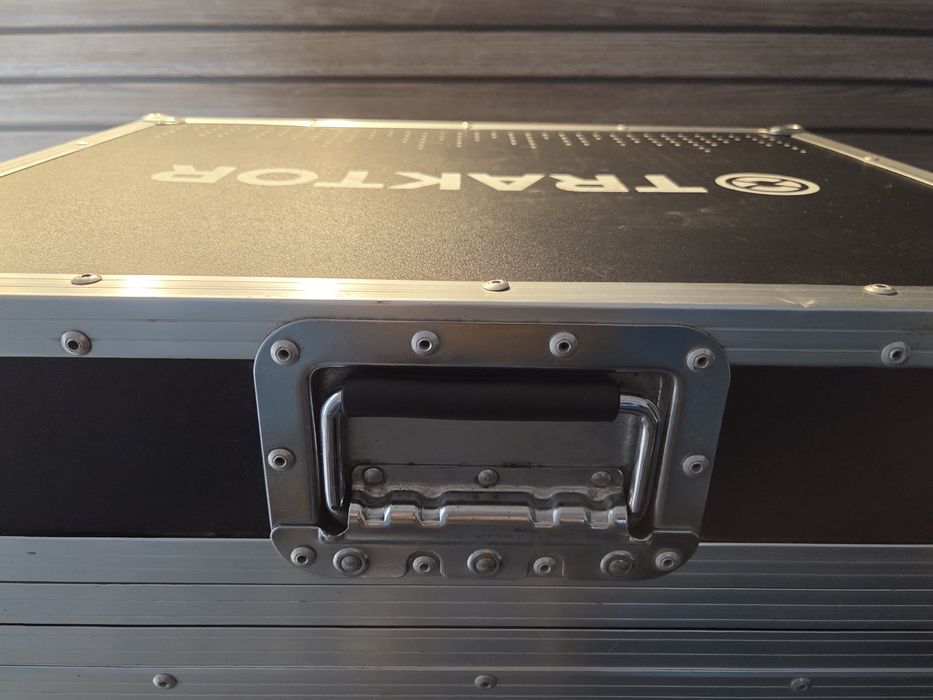 Flight Case Native Instruments TRAKTOR DJ – Profesional