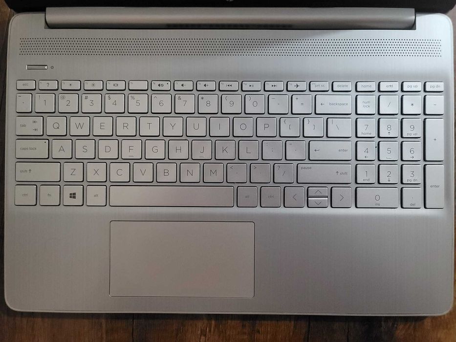 HP Laptop corei5 / Klaviatura, mishka, garnaturasi bilan