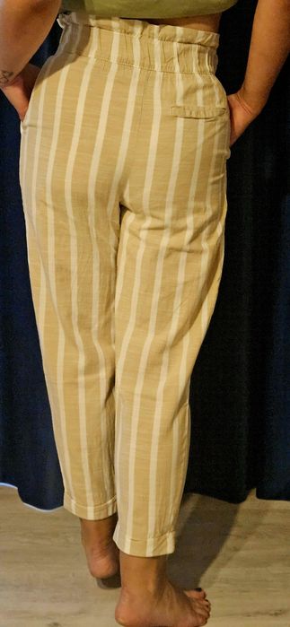 Vand pantaloni Bershka
