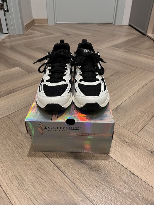 Кроссовки женские