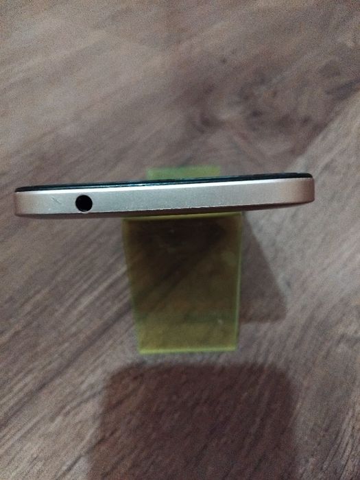 Телефони за части