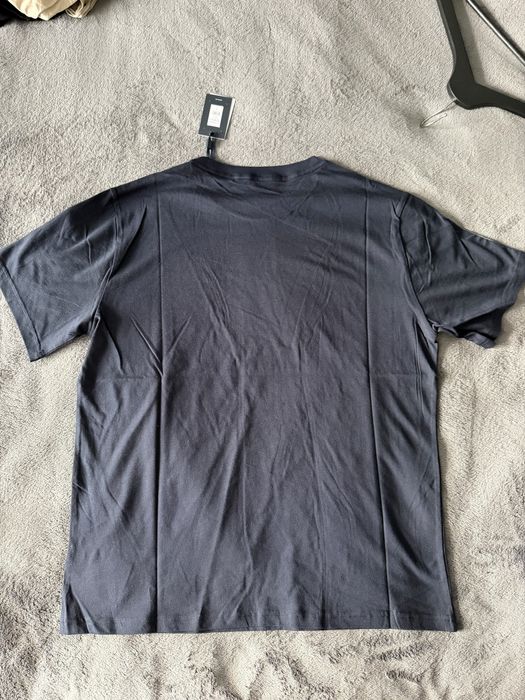 Tommy Hilfiger tricou bleumarin cu banda alba pe umeri M nou original