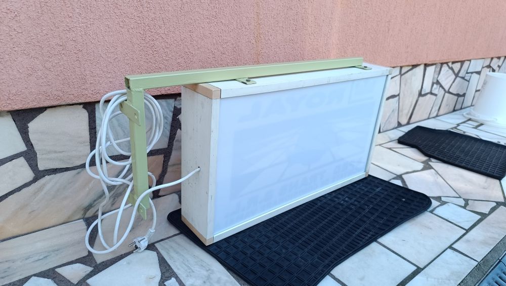 Caseta reclama luminoasă