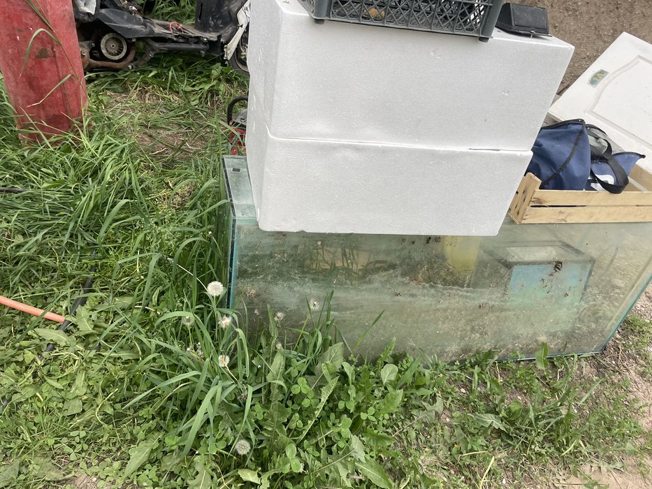 Продается аквариум примерно на 300литров