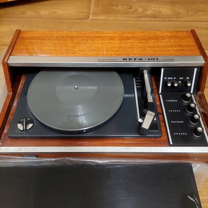 Продается электрофон (радиола)