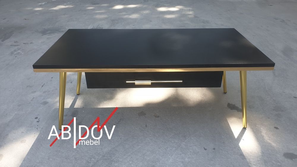 Дизайнерский журнальный ( кофейный ) столик от производителя.