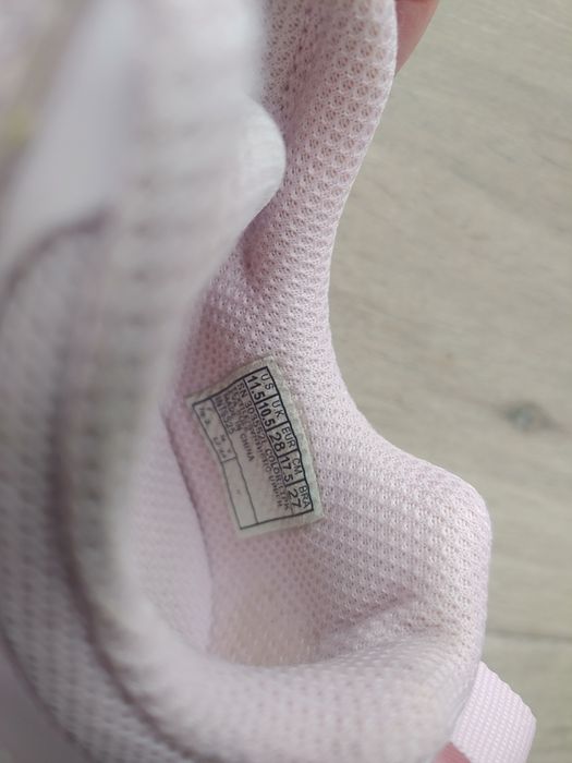 Продам Skechers.