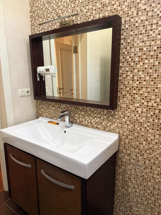 Продам раковину с зеркалом