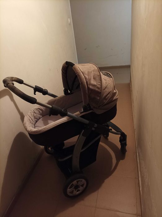 Продавам бебешка количка