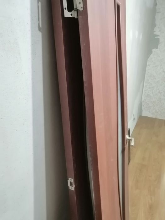 Двери с ручками и навксами