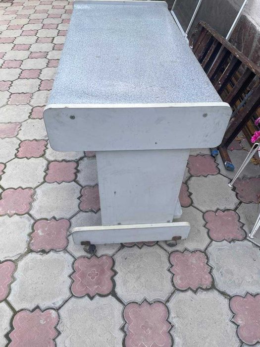 Продам компьютерный стол