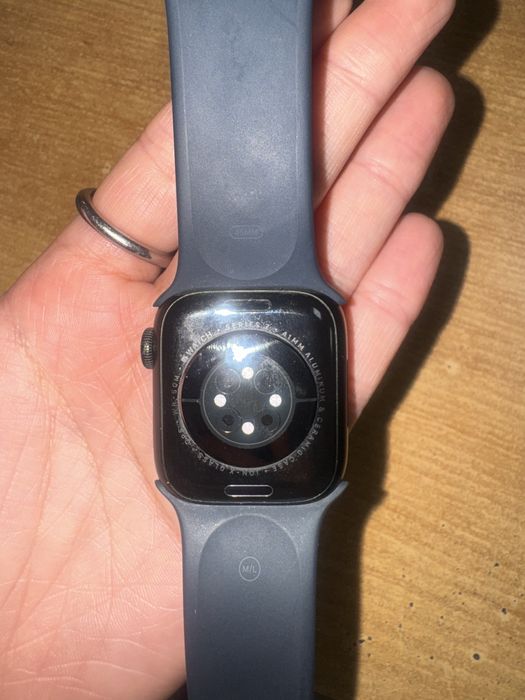 Продаю Apple Watch Series 7.