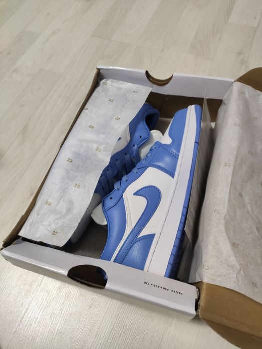 Air Jordan 1 Low UNC