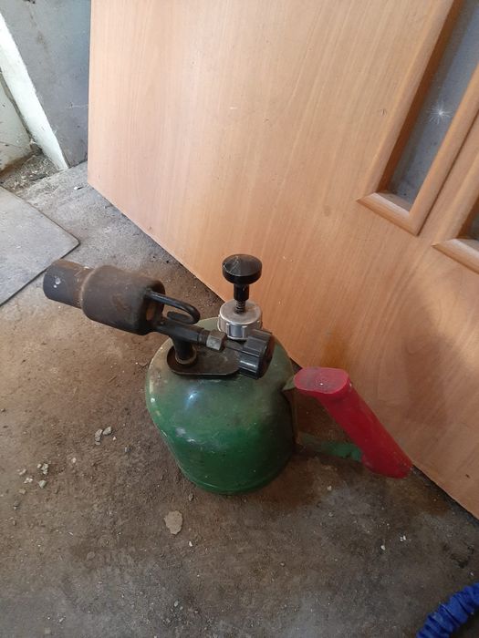 Продам паяльник лампу