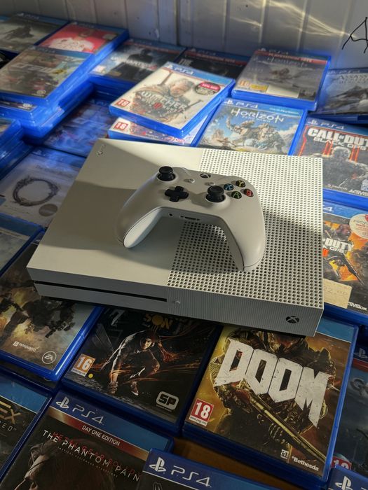 Xbox One S 1TB impecabil, complet, joc cadou inclus