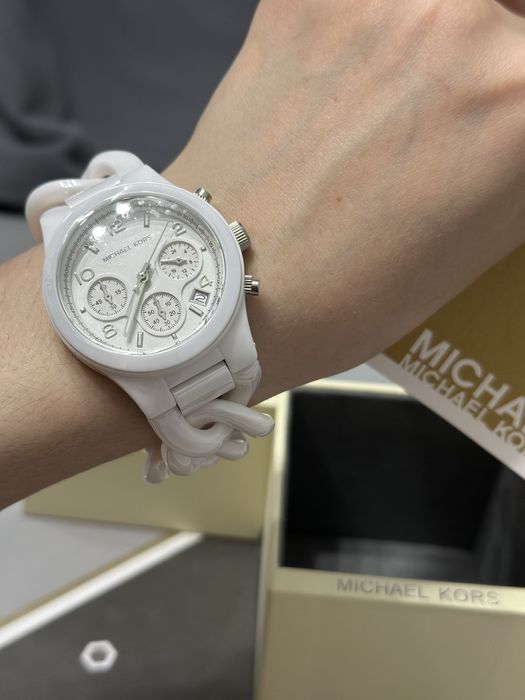 Часы от Micheal Kors