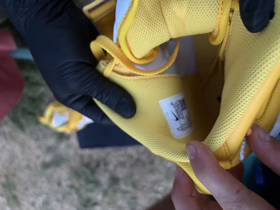 Air Force 1 Mid "Off-White - Varsity Maize"