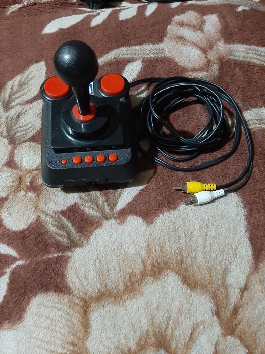 Vand manetă Joystick C-64 Originală cu Cabluri AV - Stare bună retro