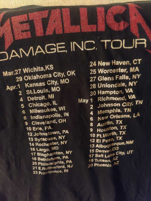 Продавам оригинална тениска на Металика