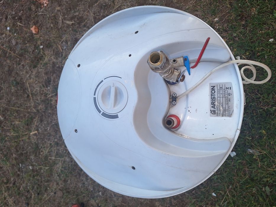 Бойлер. Ariston .