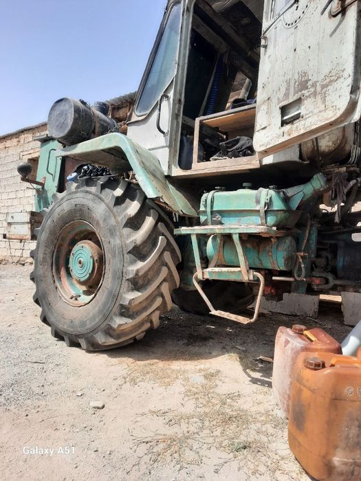 T 150 traktor  dokument  bor